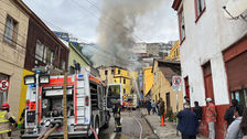 Bomberos de Valparaíso llaman a concientizar sobre instalaciones eléctricas irregulares en la ciudad